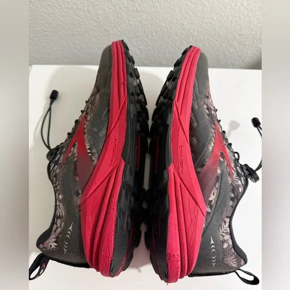 Brooks Cascadia 16 GTX Men's Trail Running Shoes in Black and Pink - Picture 7 of 9